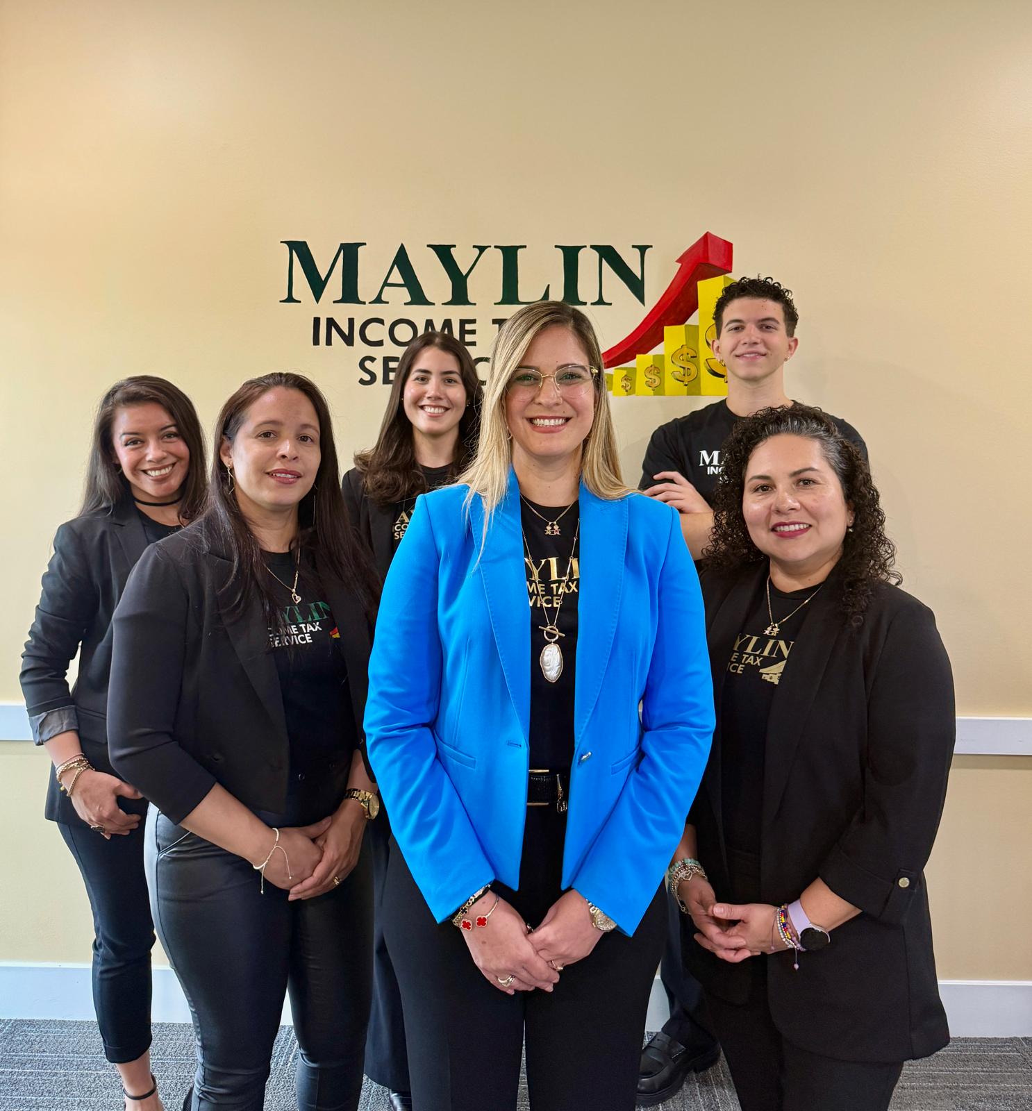 Equipo de Maylin Income Tax Service en Wyoming, Michigan